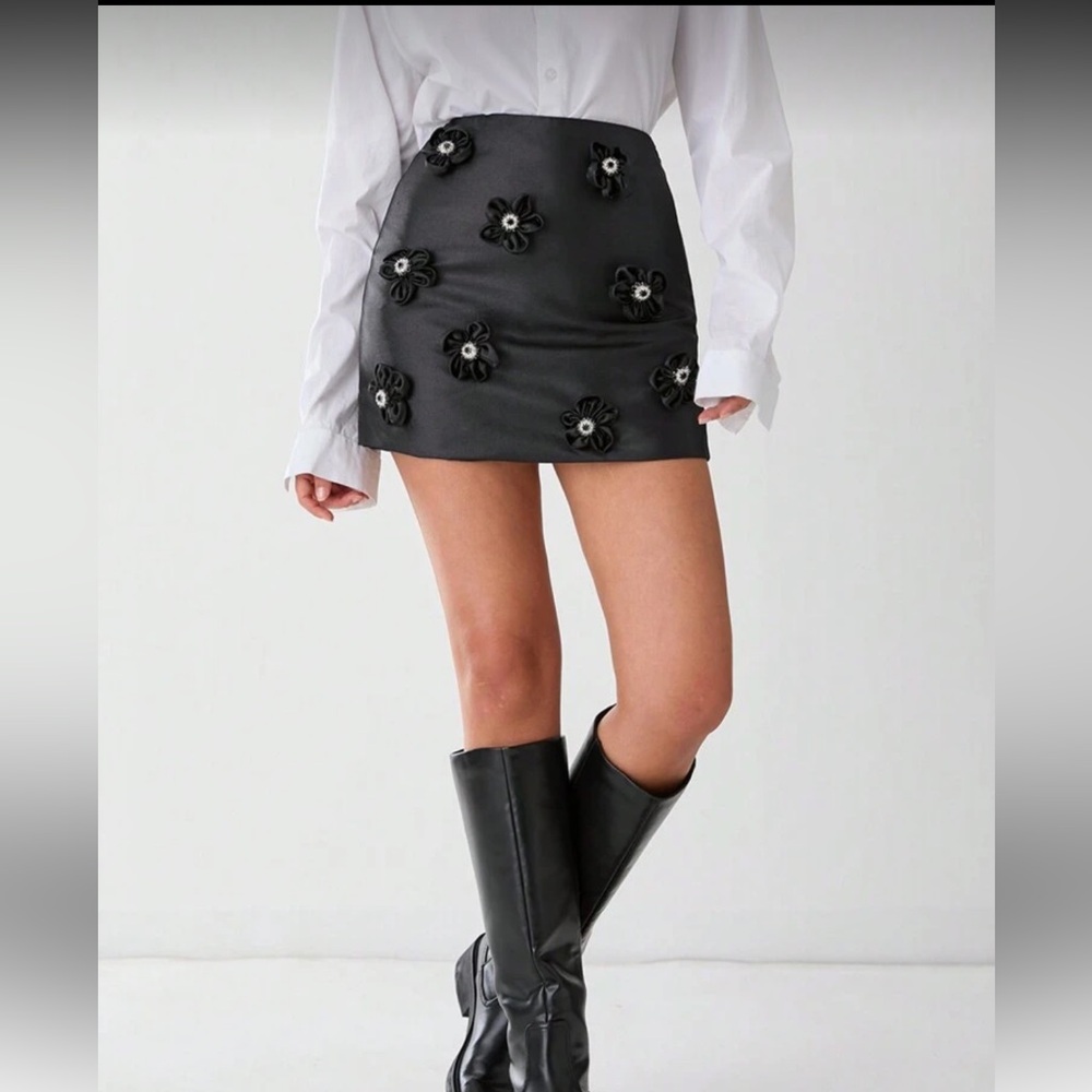 SHEIN Black Floral Embellished Mini Skirt